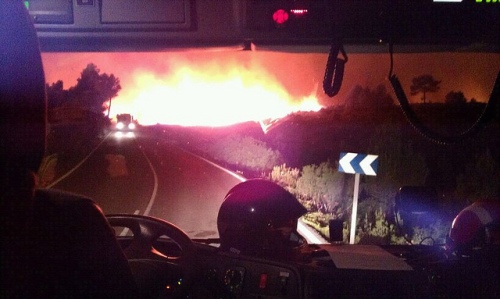 Incendio anoche visto desde el interior de un vehículo autobomba - Bombers Valencia