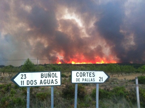 Incendio ayer por la tarde visto desde la CV 580 - Almudena Talón